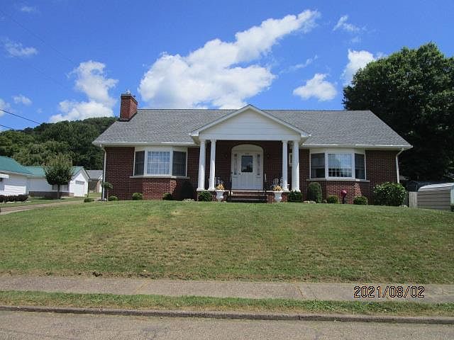 1st image of 819 4th St