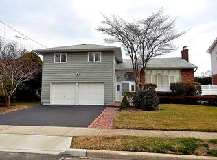 15 Glenn Dr, Woodbury, NY 11797