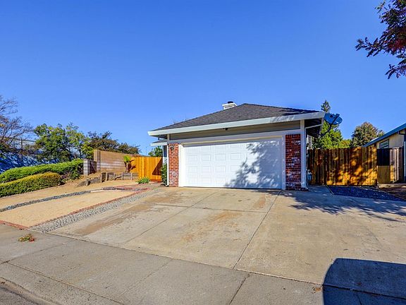 5th image of 8581 La Vina Way