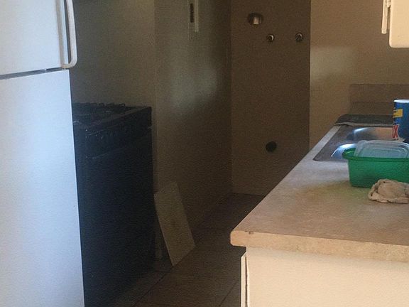3rd image of 256 N Mayflower St APT 4