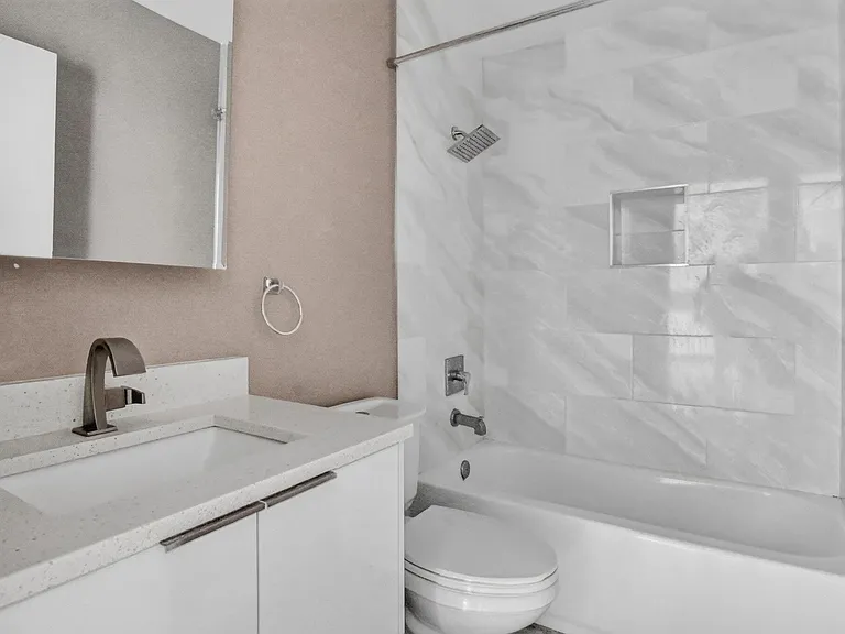 301 Club Cir #208 — Photo 27