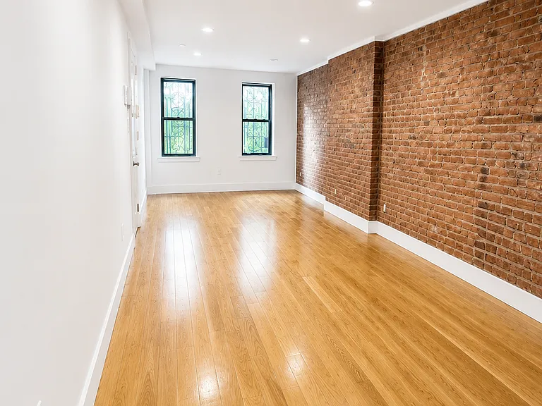 2111 5th Ave #1 — Photo 2