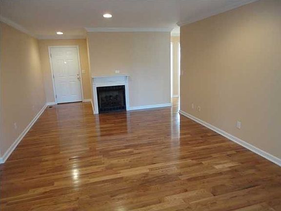 2nd image of 192 Gladstone Dr