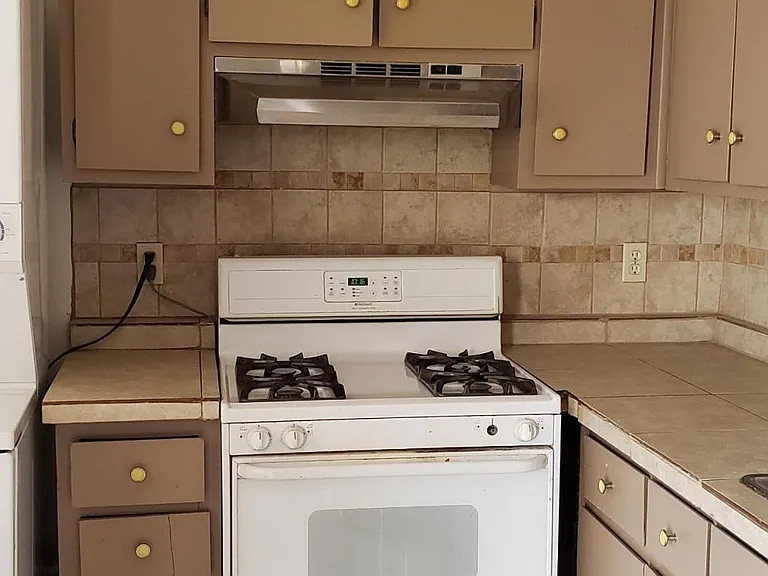3604 Lafayette Dr NE — Photo 10