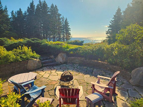 4th image of 20 Pierce Point Rd