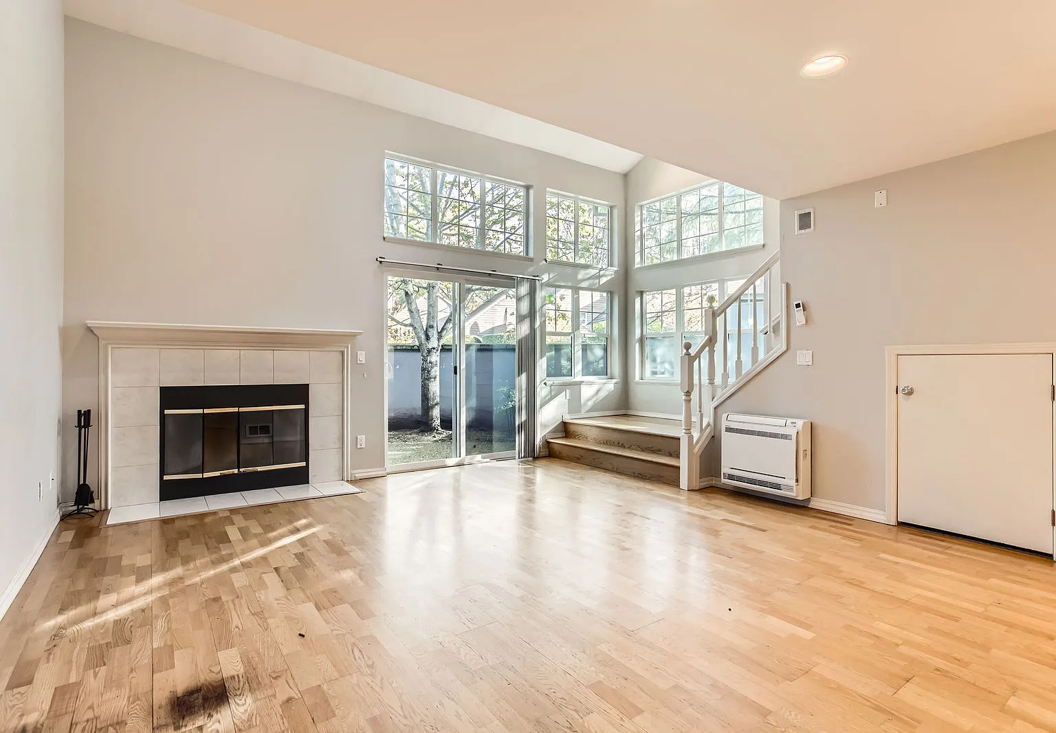 2 bed, 1.5 bath, 1091 sqft, $2,199 — Photo 1