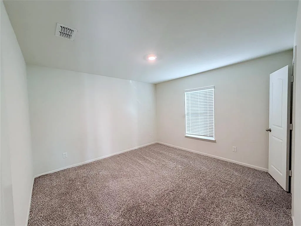 4 bed, 2.0 bath, 2006 sqft, $2,350 — Photo 4
