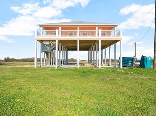 995 Cade St, Gilchrist, TX 77617