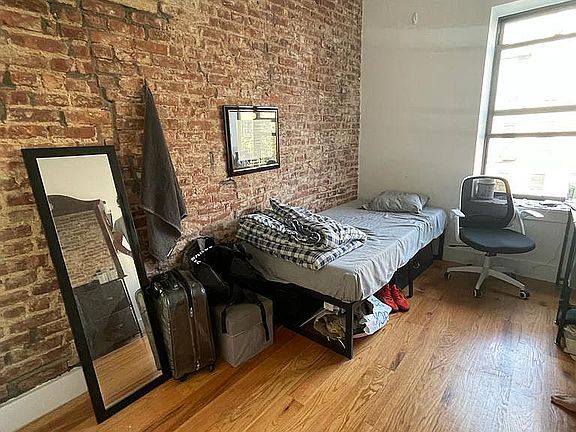 5th image of 294 Rogers Ave #4