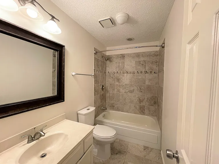 621 Phillips Dr — Photo 12