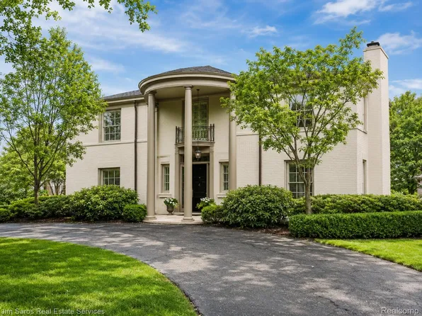 688 Balfour St, Grosse Pointe Park, MI 48230