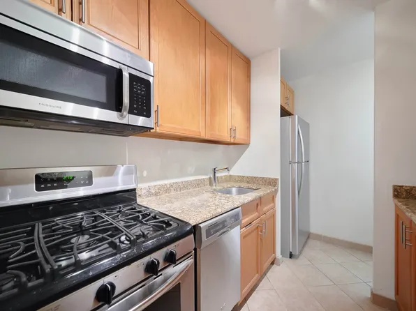 330 East 33rd Street image 9 of 18