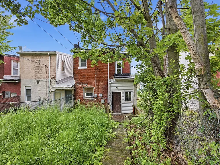 616 Lillian St — Photo 20