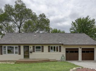 3705 Ruysser Rd, Kansas City, MO 64137