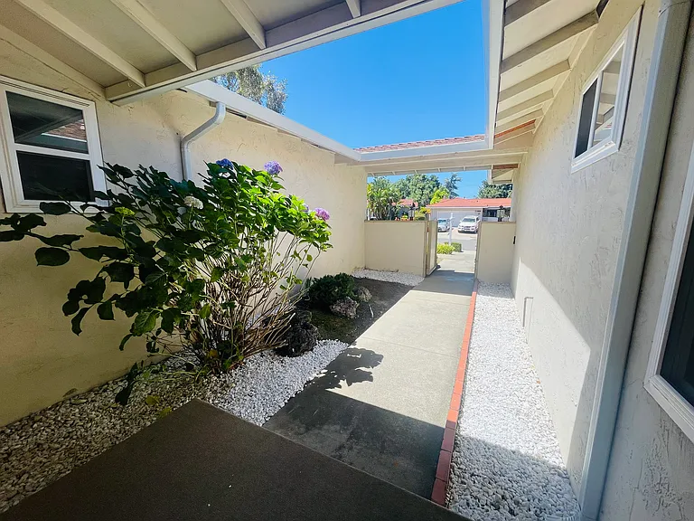 1150 Stafford Dr — Photo 4