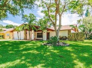 1370 Riverside Dr, Tarpon Springs, FL 34689