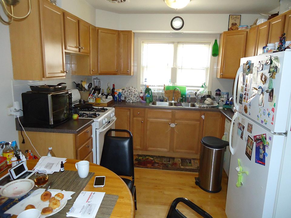 2nd image of 2719 W Rascher Ave
