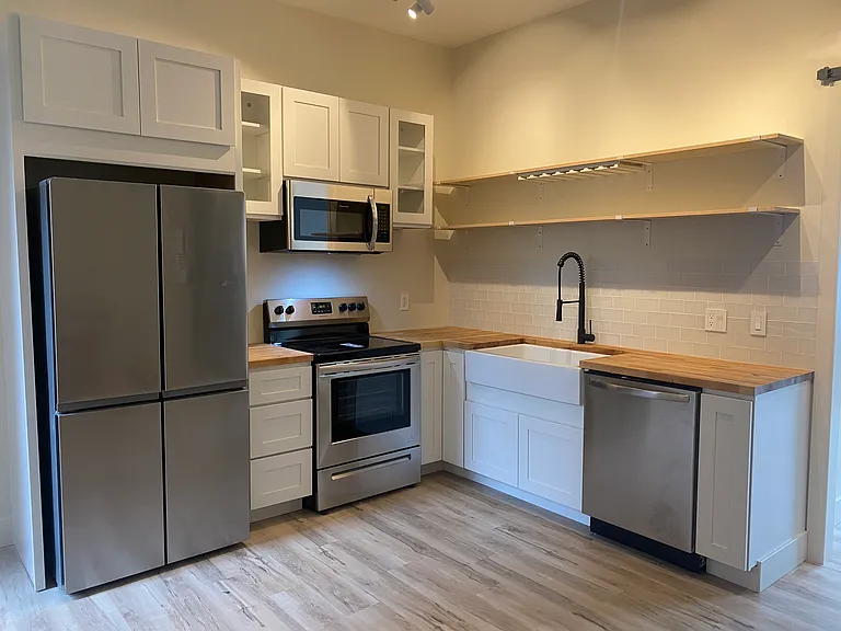 110 W Elder St #3 — Photo 1