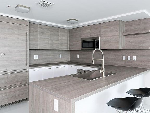 3rd image of 400 Sunny Isles Blvd APT 803