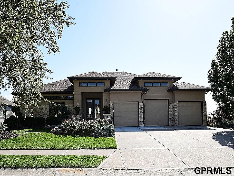1st image of 17121 Oakmont Dr