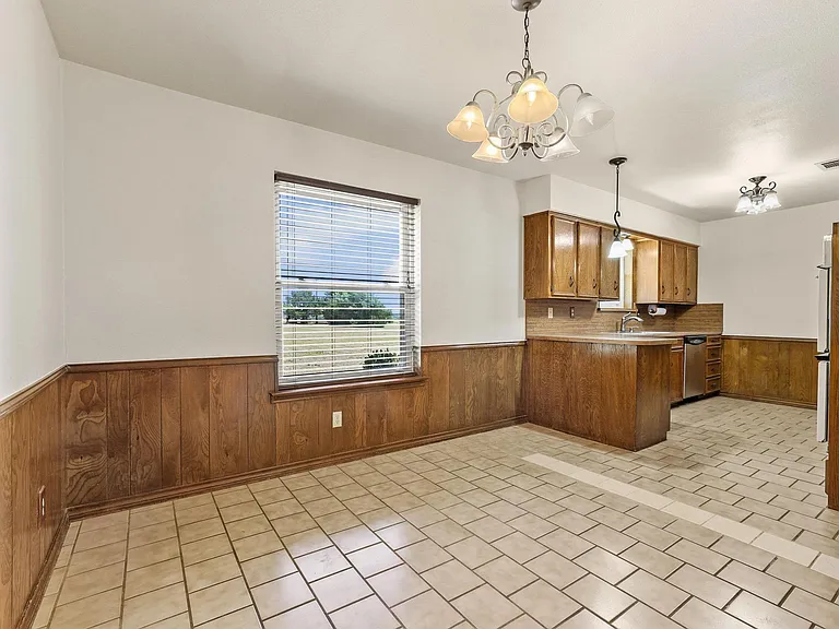 12869 FM 1385 — Photo 14