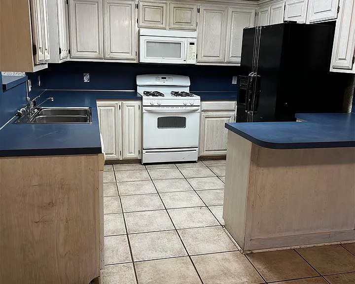 902 Sugarbush Ln — Photo 5
