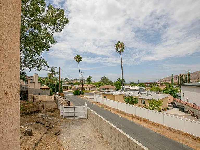 11029 Eldora Ave — Photo 68