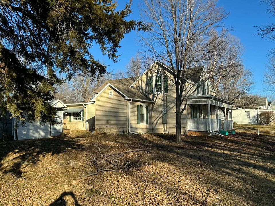 1st image of 402 W 8th St