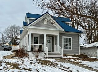 218 Dingle Ave, Palmyra, MO 63461