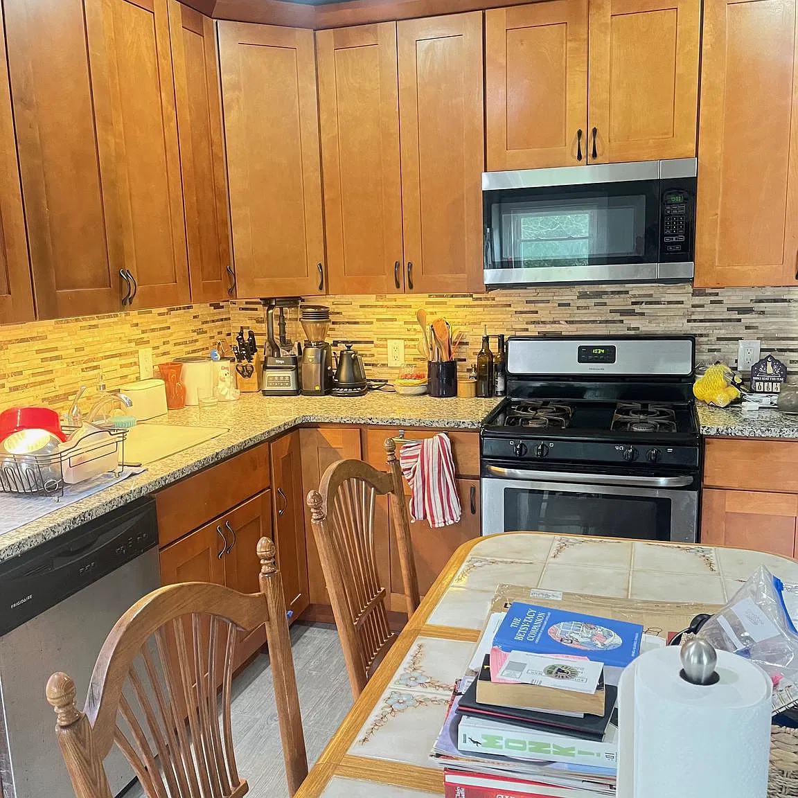 3 bed, 2.0 bath, 900 sqft, $1,850 — Photo 2