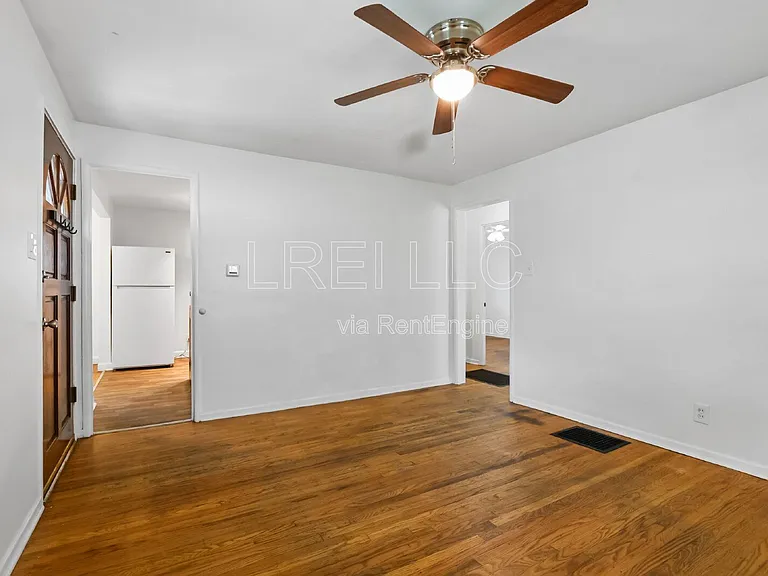 702 Compton St — Photo 2