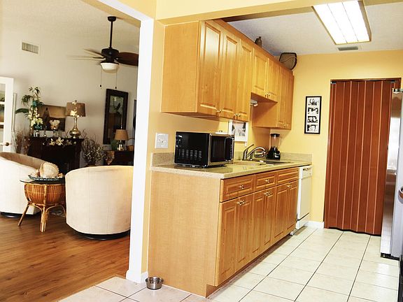 5th image of 6114 Fairfield Cir