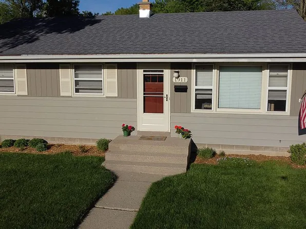 1911 Murray Ave, Waukesha, WI 53186