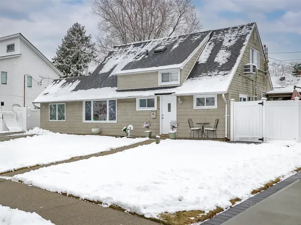228 Water Lane S, Wantagh, NY 11793
