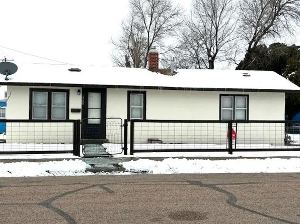 1208 Walker St, Garden City, KS 67846