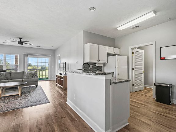 5th image of 6000 Windsor Green Way #201