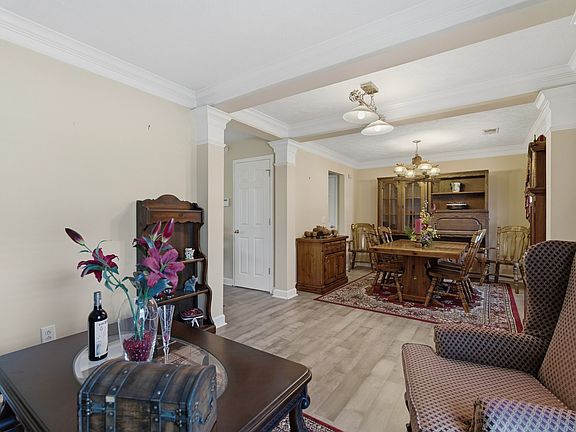 5th image of 2733 Welshcrest Dr