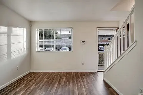 705 Daniels Ave — Photo 3