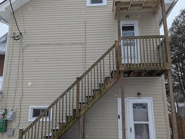1612 Memorial Ave #2 — Photo 2