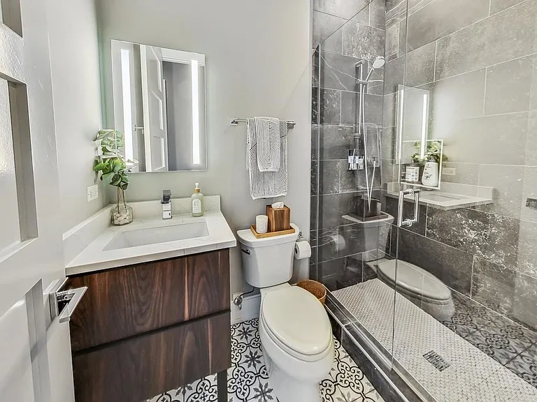2511 N Francisco Ave #2 — Photo 11