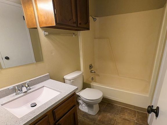 4th image of 1653 Carriage Hill Dr APT 5