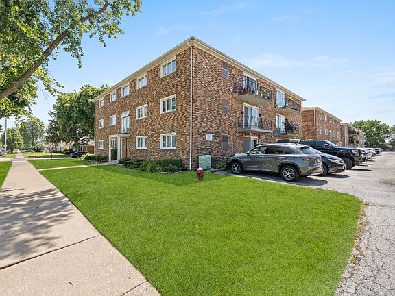 3rd image of 5834 W 77th St Unit 104