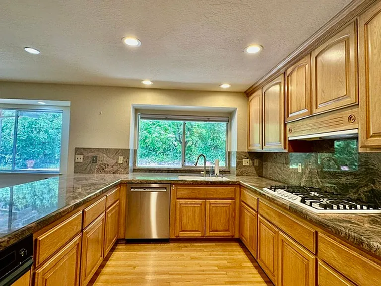 116 Granada Way — Photo 9