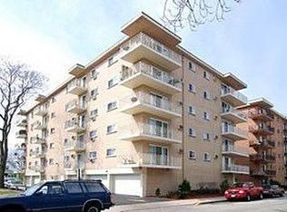 7428 Washington St APT 407, Forest Park, IL 60130