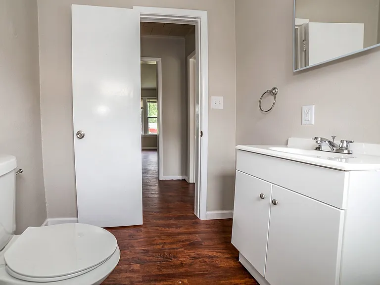 1733 E Marshall St — Photo 1