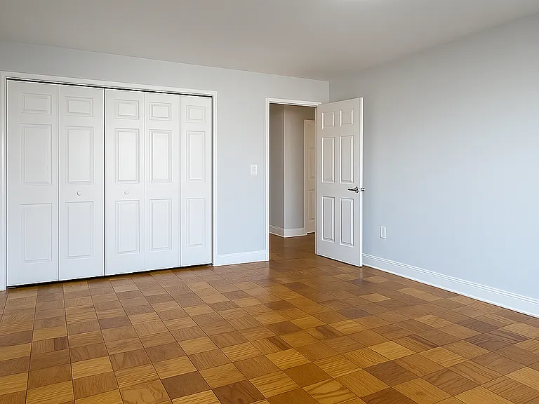 25 Washington Ave — Photo 32