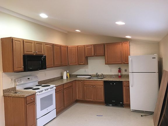 2nd image of 890 South Blvd