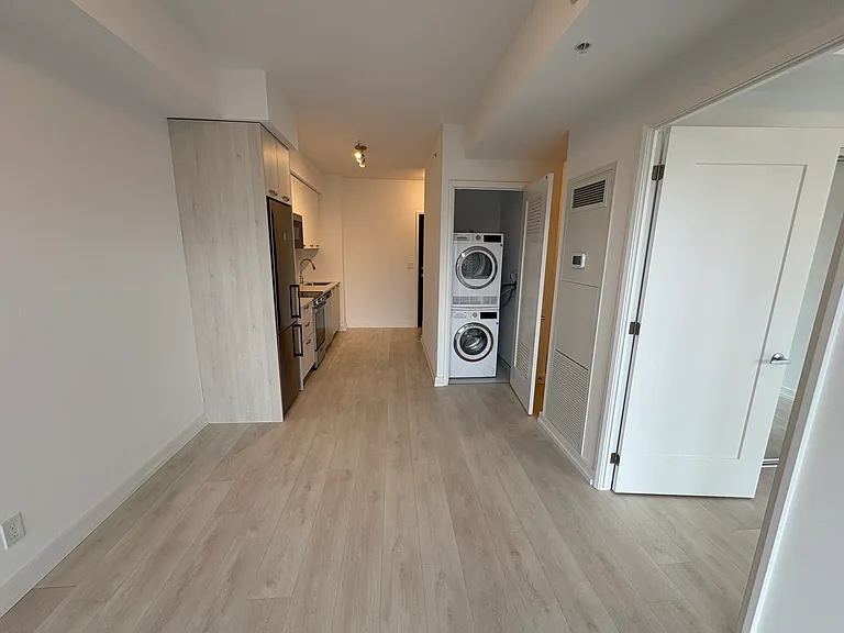 75 James St S #825 — Photo 15