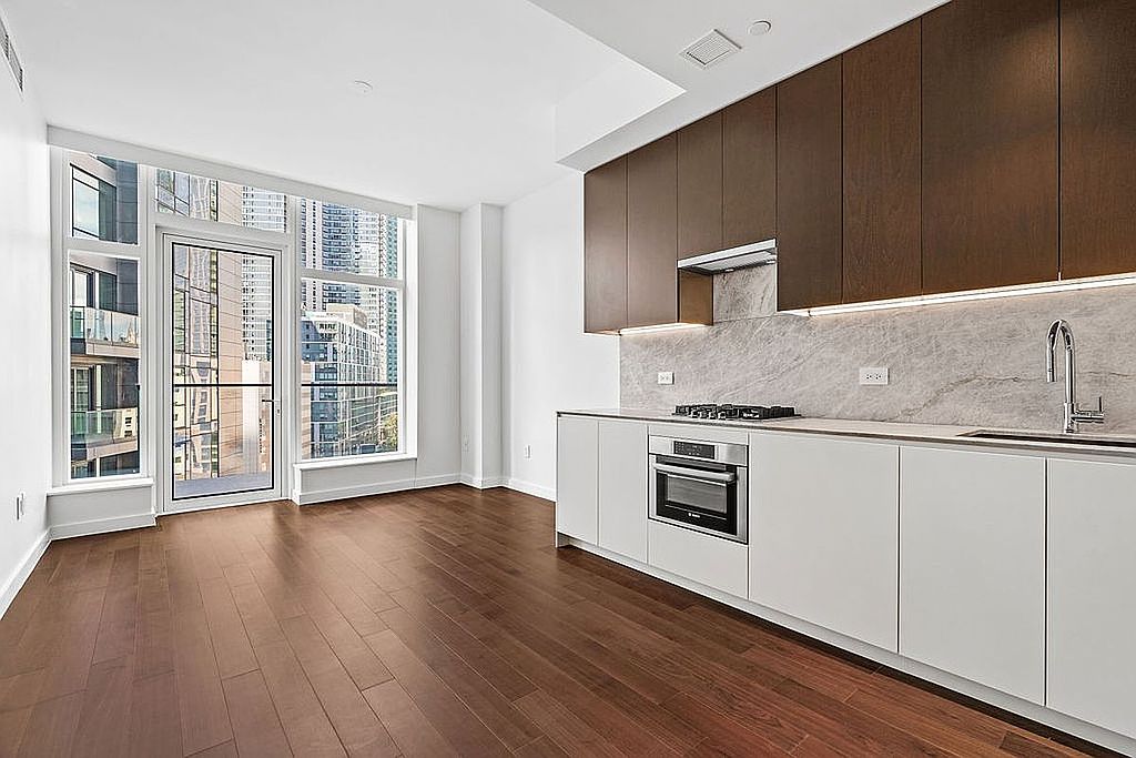 1-bedroom condo for sale in Hunters Point