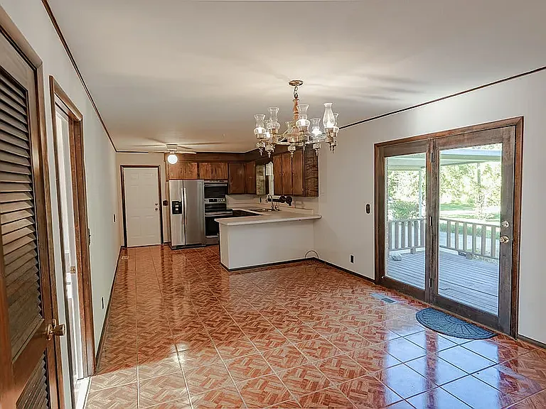 1556 Brookdale Ave — Photo 11